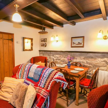 Storeys Cottage, * Leyburn